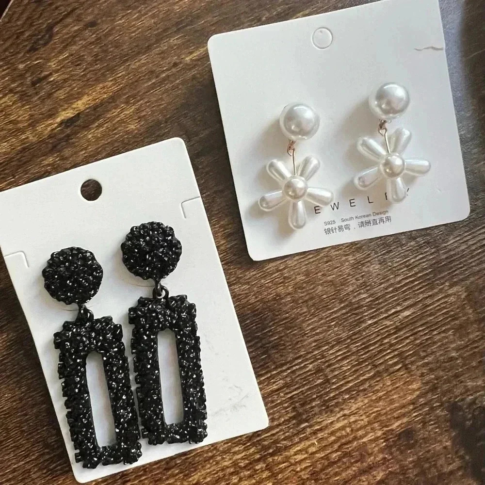 BUNDLE: womens Universal Thread shirt & Forever 21 pencil skirt + earrings. - Picture 15 of 16